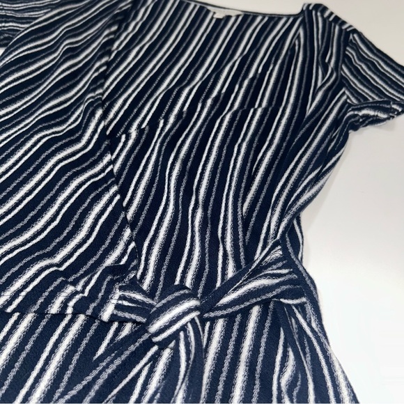 New Lucky Brand Navy and White Striped Short Sleeve Top side knotted Shirt S - Picture 3 of 11